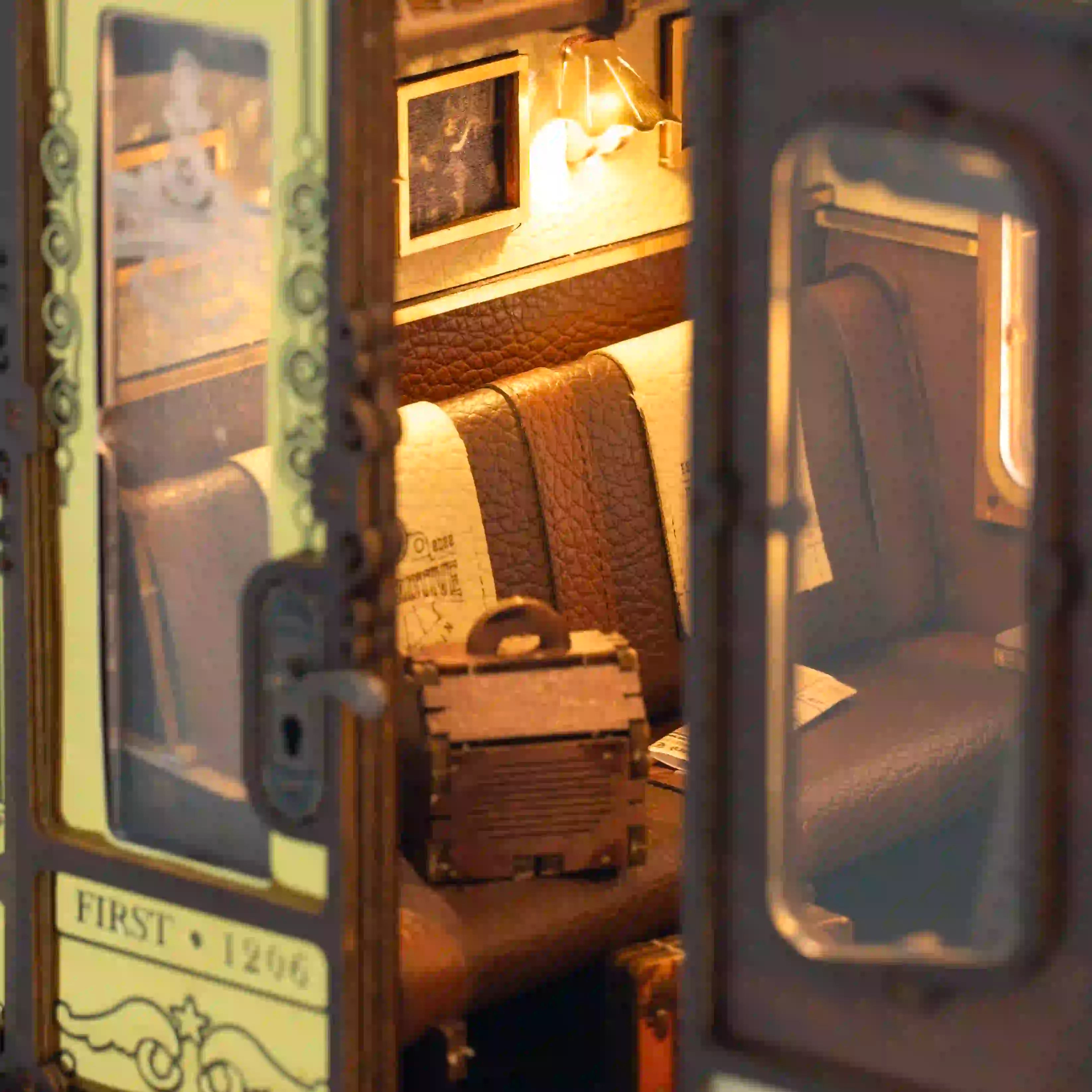 Book Nook 1940s Train Cabin DIY kit - BN003
