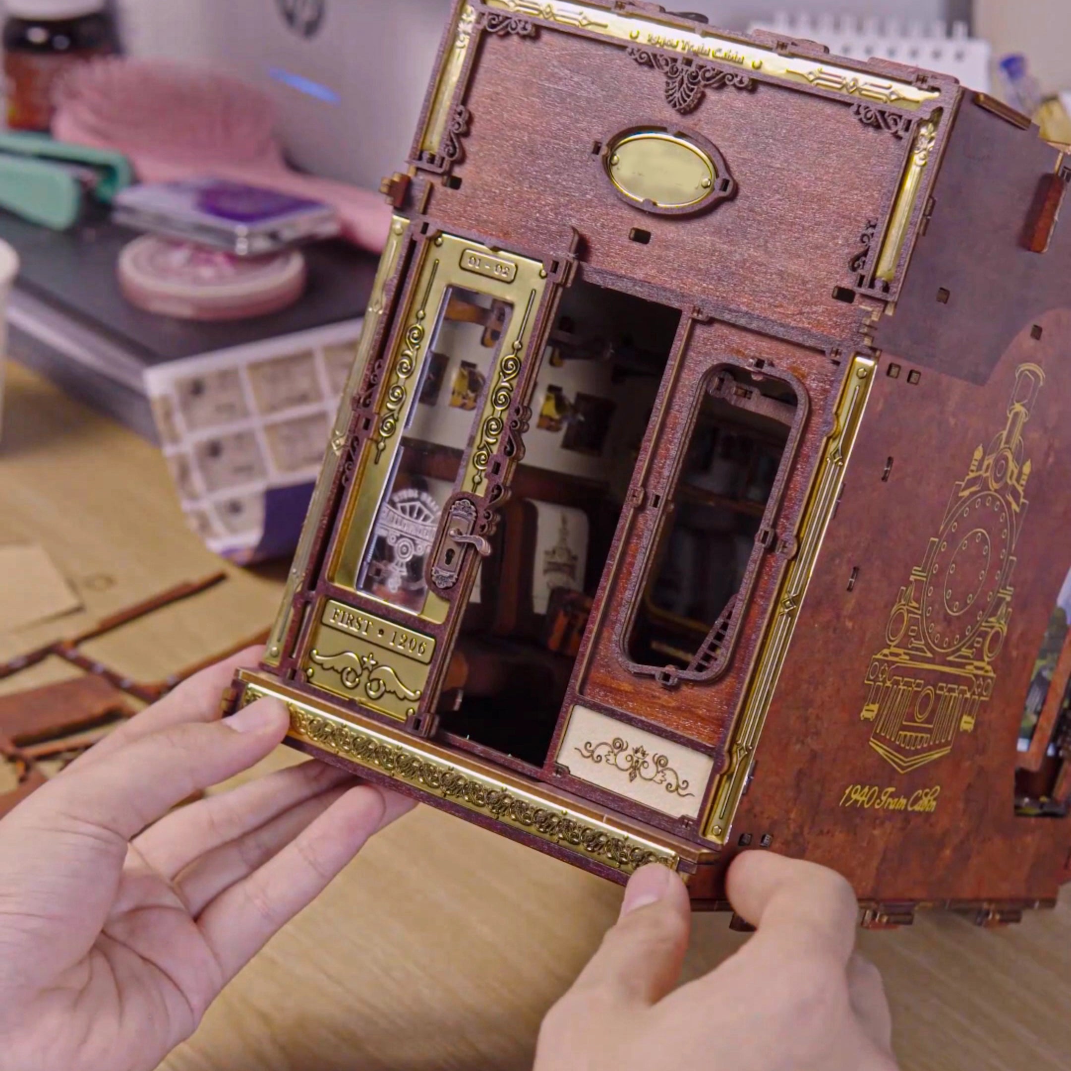 Book Nook 1940s Train Cabin DIY kit - BN003