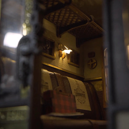 Book Nook 1940s Train Cabin DIY kit - BN003